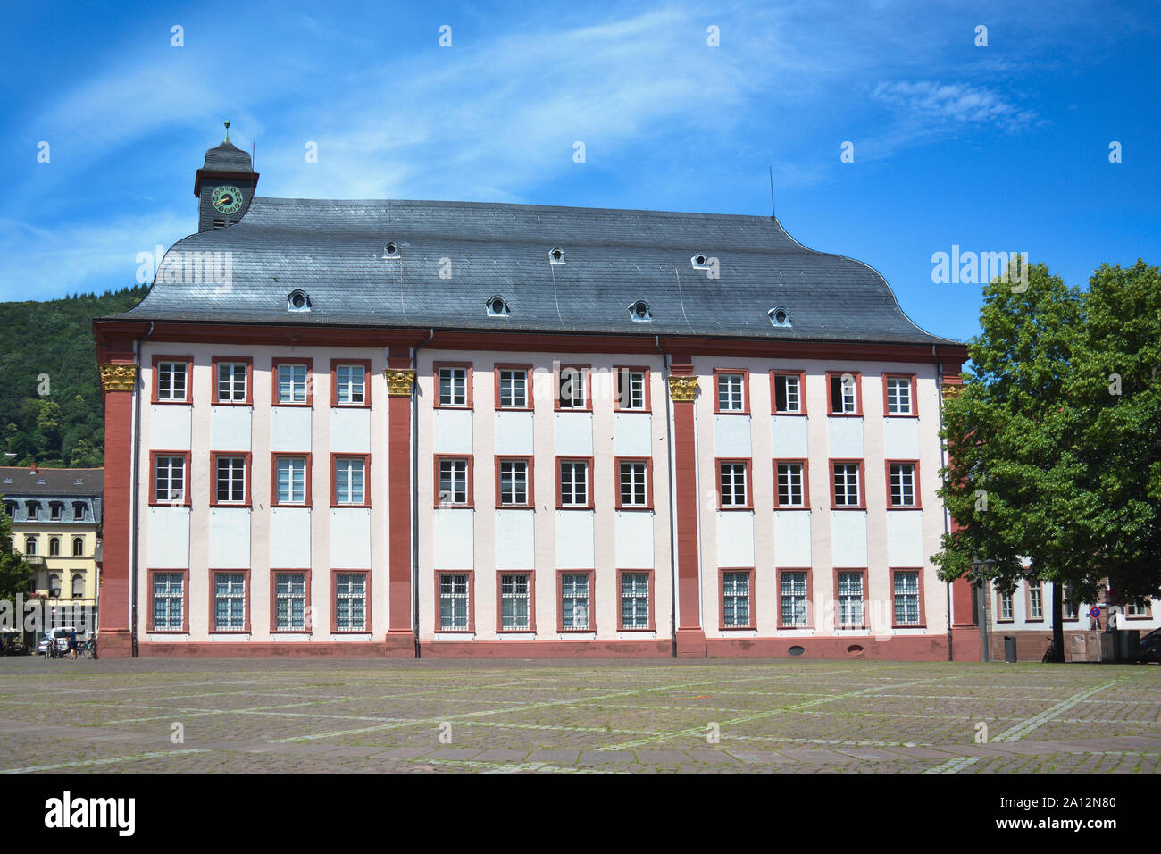 Heidelberg, Germania - Giugno 2019: piena vista della vecchia università storico edificio che è ora utilizzato come sale riunioni o della sala da concerto in centro città Foto Stock