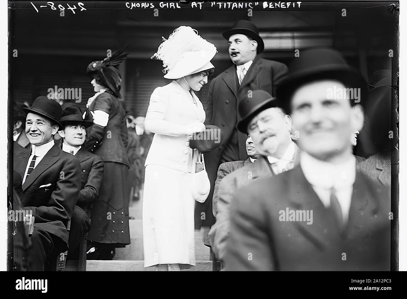 Oltre 14.000 persone hanno partecipato a un Yankees vs giants baseball gioco di elevare i fondi per il RMS Titanic superstiti. Foto Stock