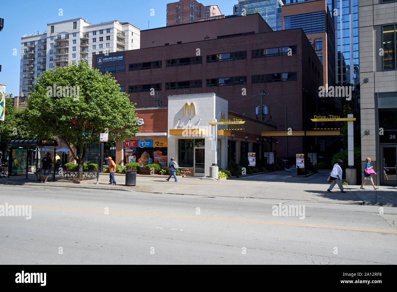 Ristorante mcdonalds con drive attraverso il centro di chicago, illinois, Stati Uniti d'America Foto Stock