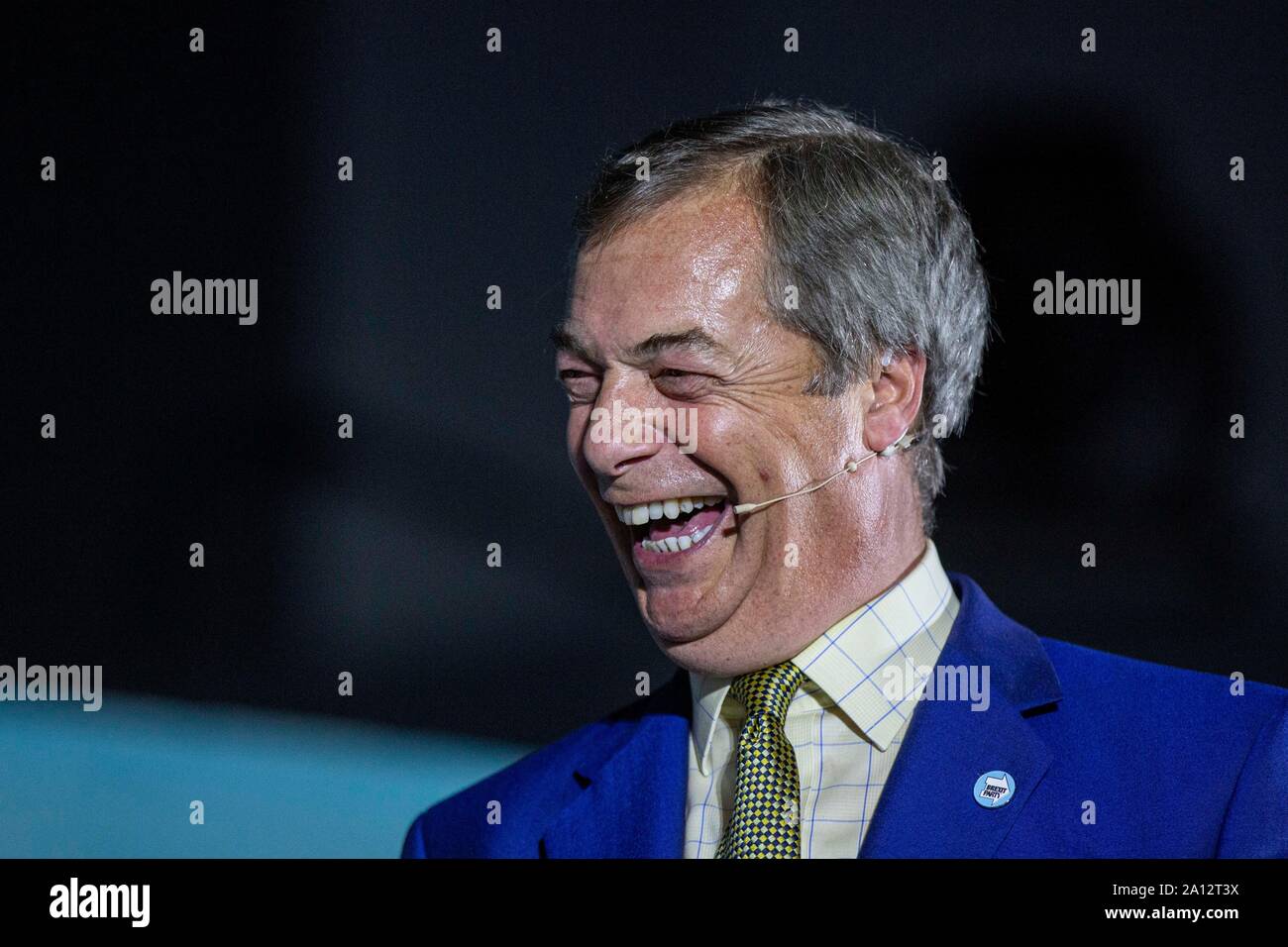 Leader del partito Nigel Farage parla durante il Partito Brexit conferenza a Newport, Galles, settembre 2019. Foto Stock