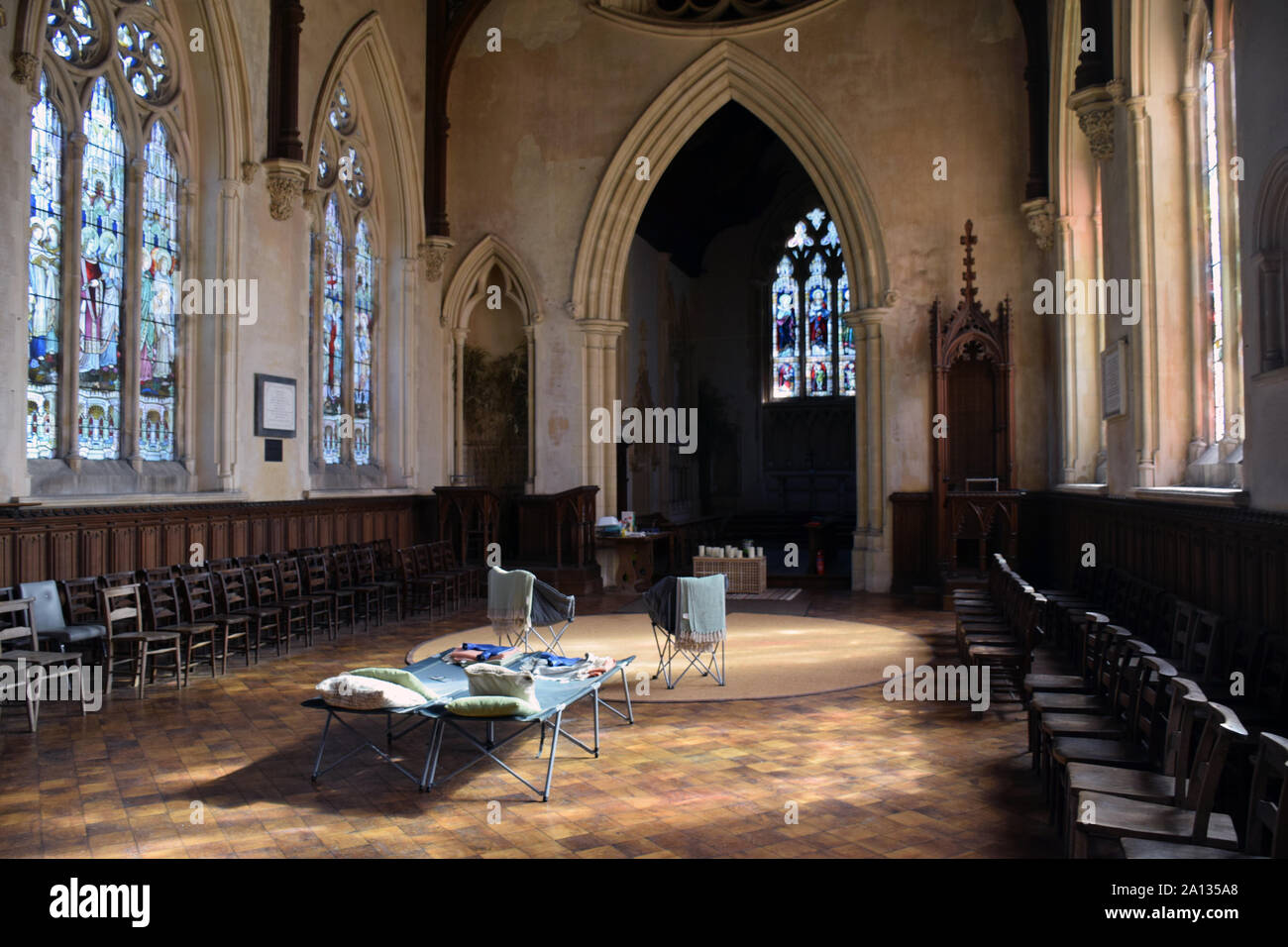 Champing a San Michele Arcangelo, chiesa salvato dalle Chiese conservazione fiducia. Booton, Norfolk, Regno Unito Sep 2019 Foto Stock