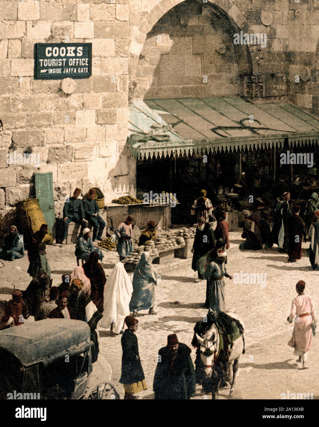La Thomas Cook ufficio in Gerusalemme e in Palestina (Israele) era situato appena dentro la Porta di Jaffa. Dopo più di 175 anni di attività la società ha andato busto in 2019. L'immagine è da c.1890's/1900 Foto Stock