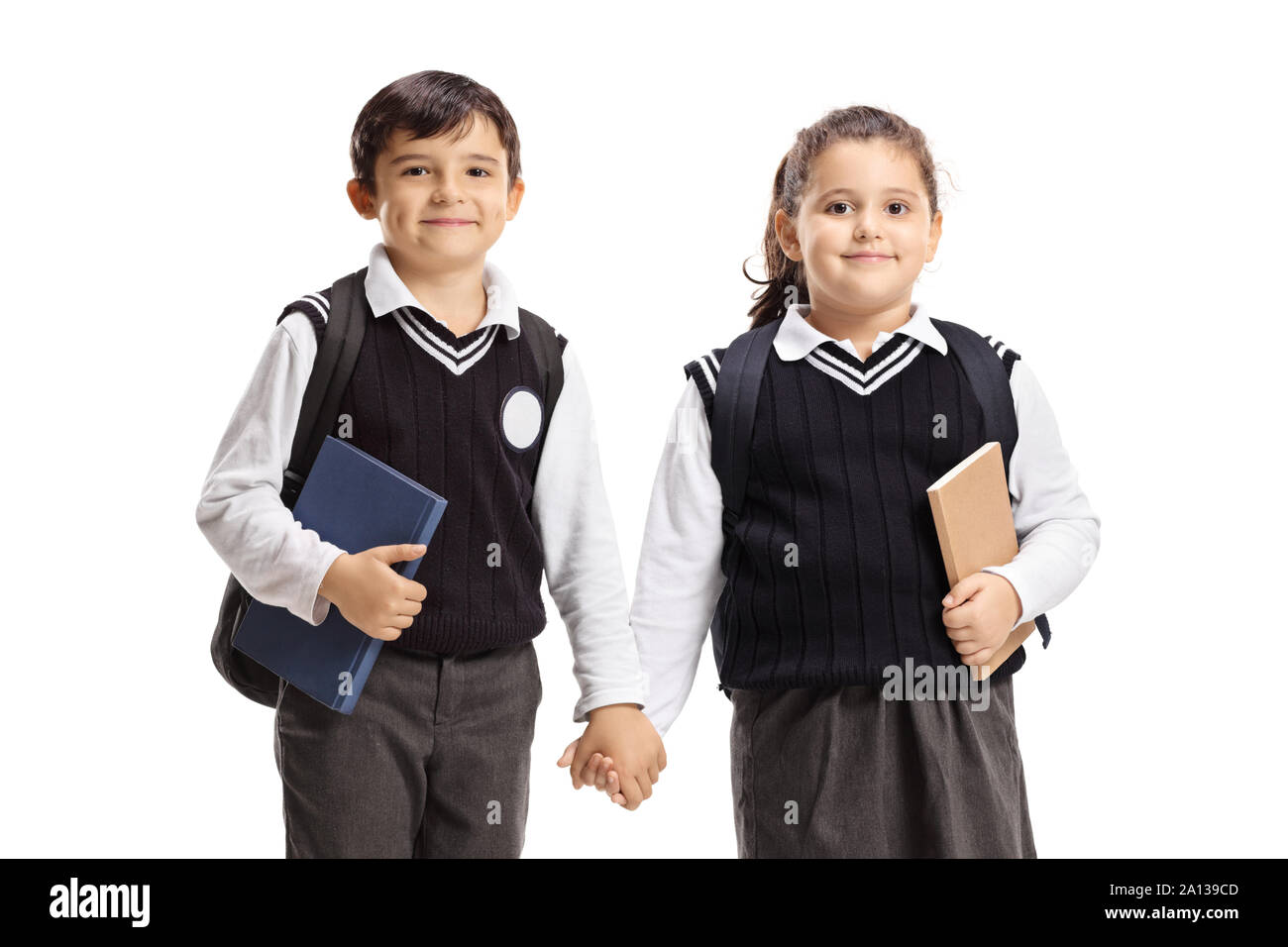Sorridente e schoolboy schoolgirl holding hands isolati su sfondo bianco Foto Stock