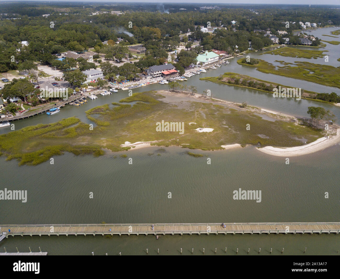 Vista aerea di Murrells Inlet, Carolina del Sud, Boardwalk e Pier. Foto Stock