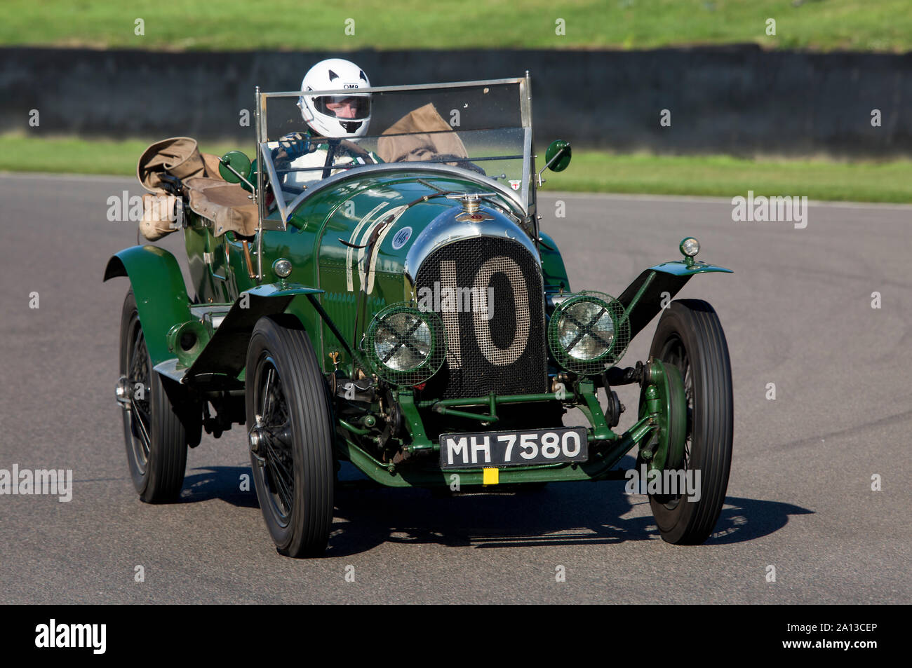 1925 Bentley da 3 litri a Le Mans guidato da Jonathan Turner nel Trofeo Brooklands gara al Goodwood xiii sett 2019 a Chichester, Inghilterra. C Foto Stock