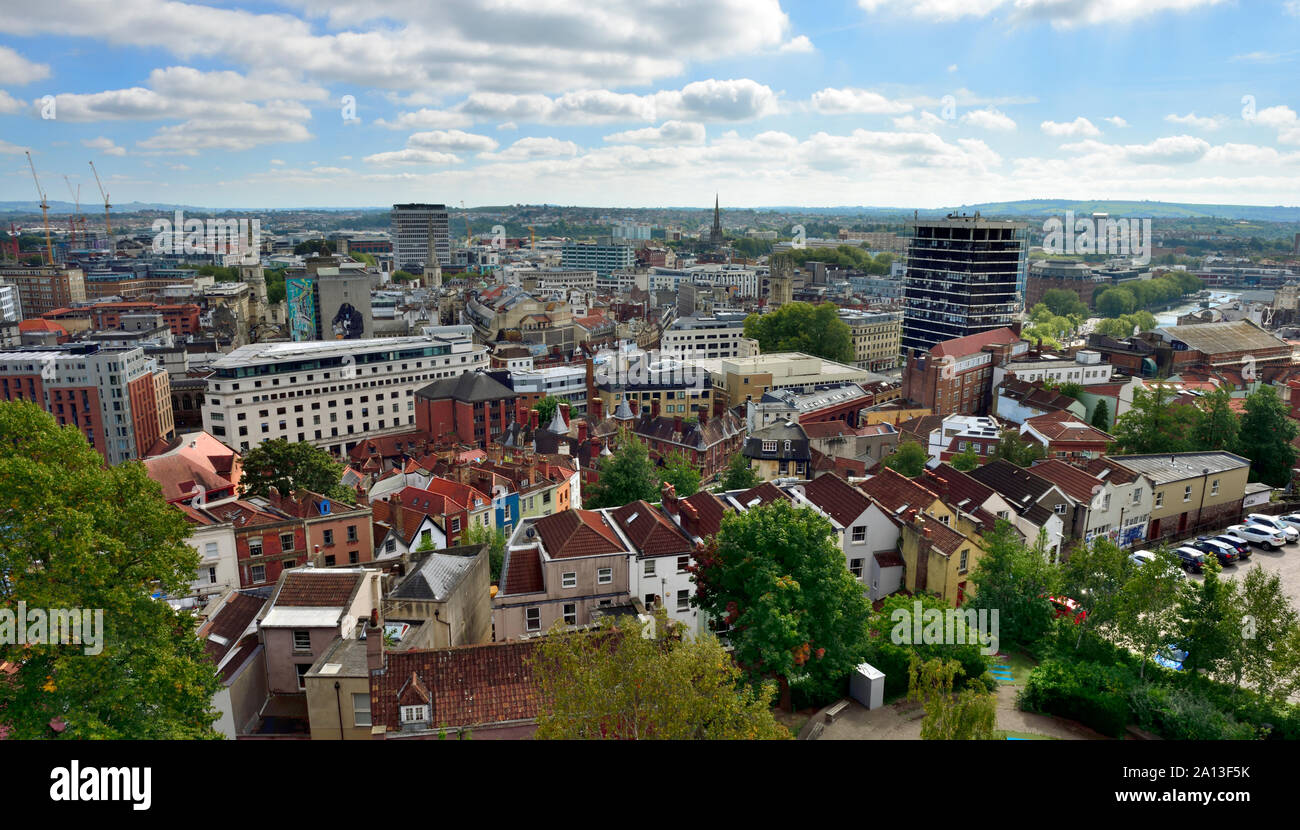 Vista dello Skyline al di sopra del centro di Bristol, Regno Unito Foto Stock