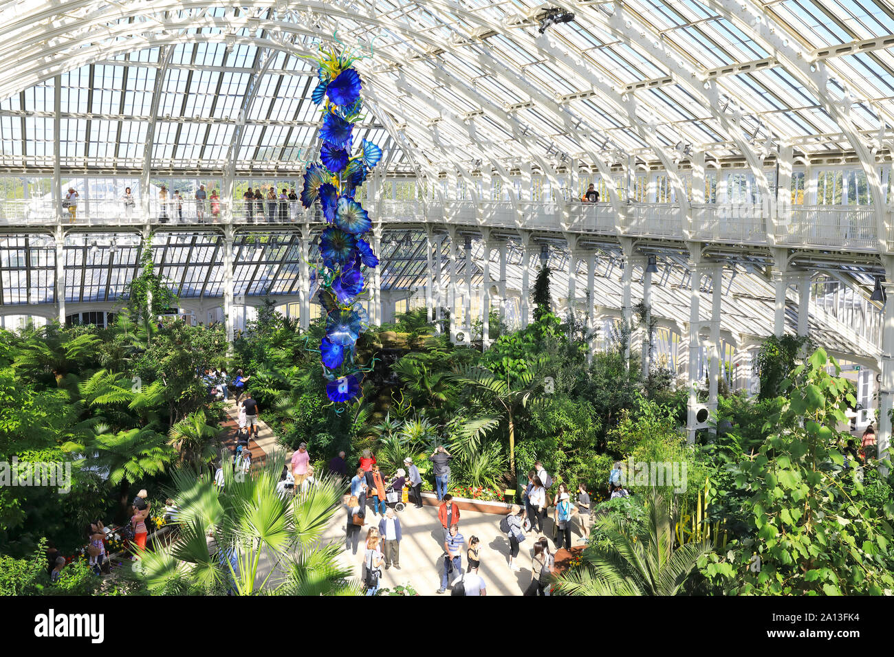 2019 autunno mostra d'arte - da vetro artista, Chihuly - Riflessioni sulla natura - presso i Giardini di Kew, in SW London, Regno Unito Foto Stock