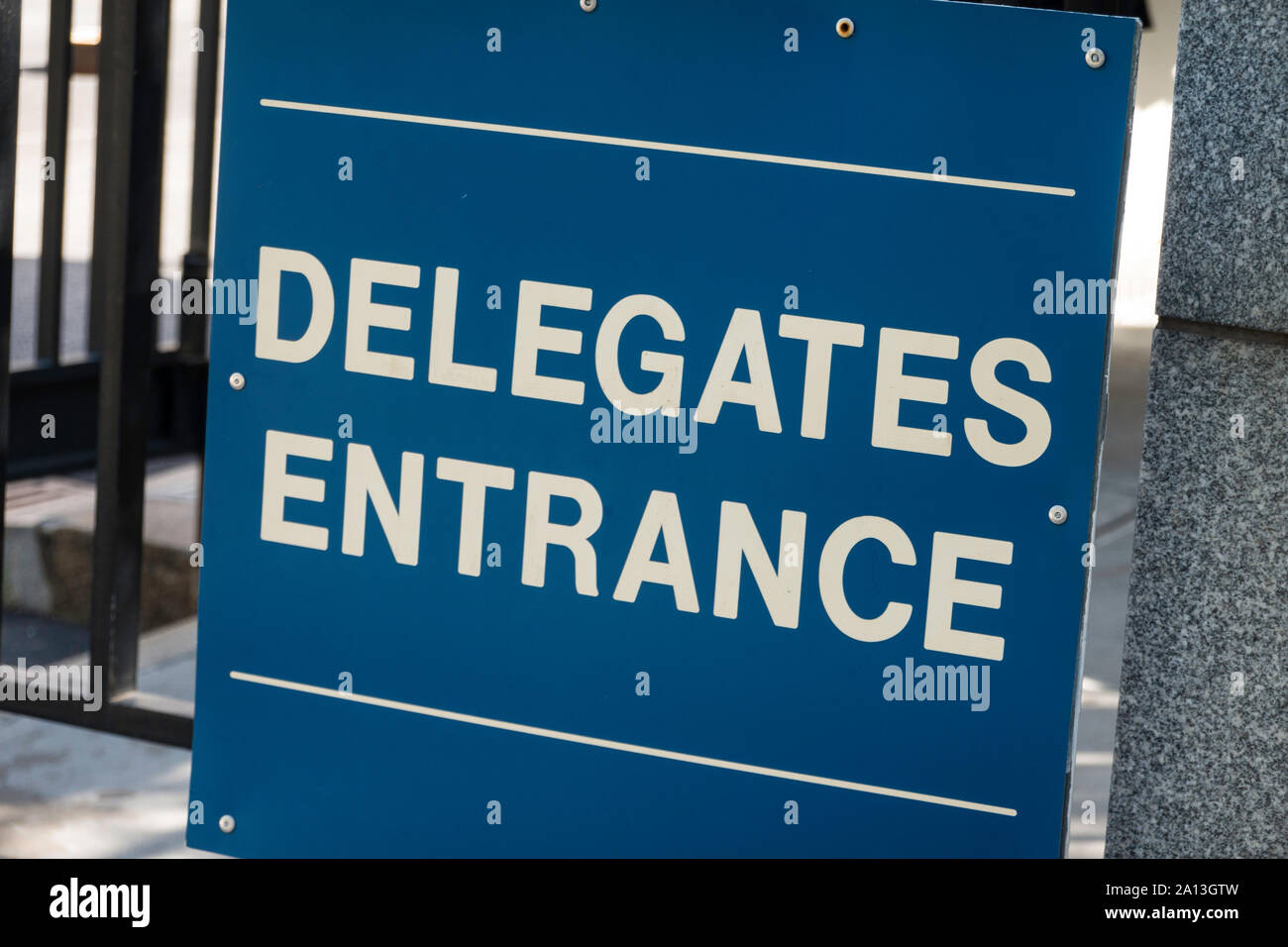 I delegati segno di ingresso presso le Nazioni Unite a New York City, Stati Uniti d'America Foto Stock