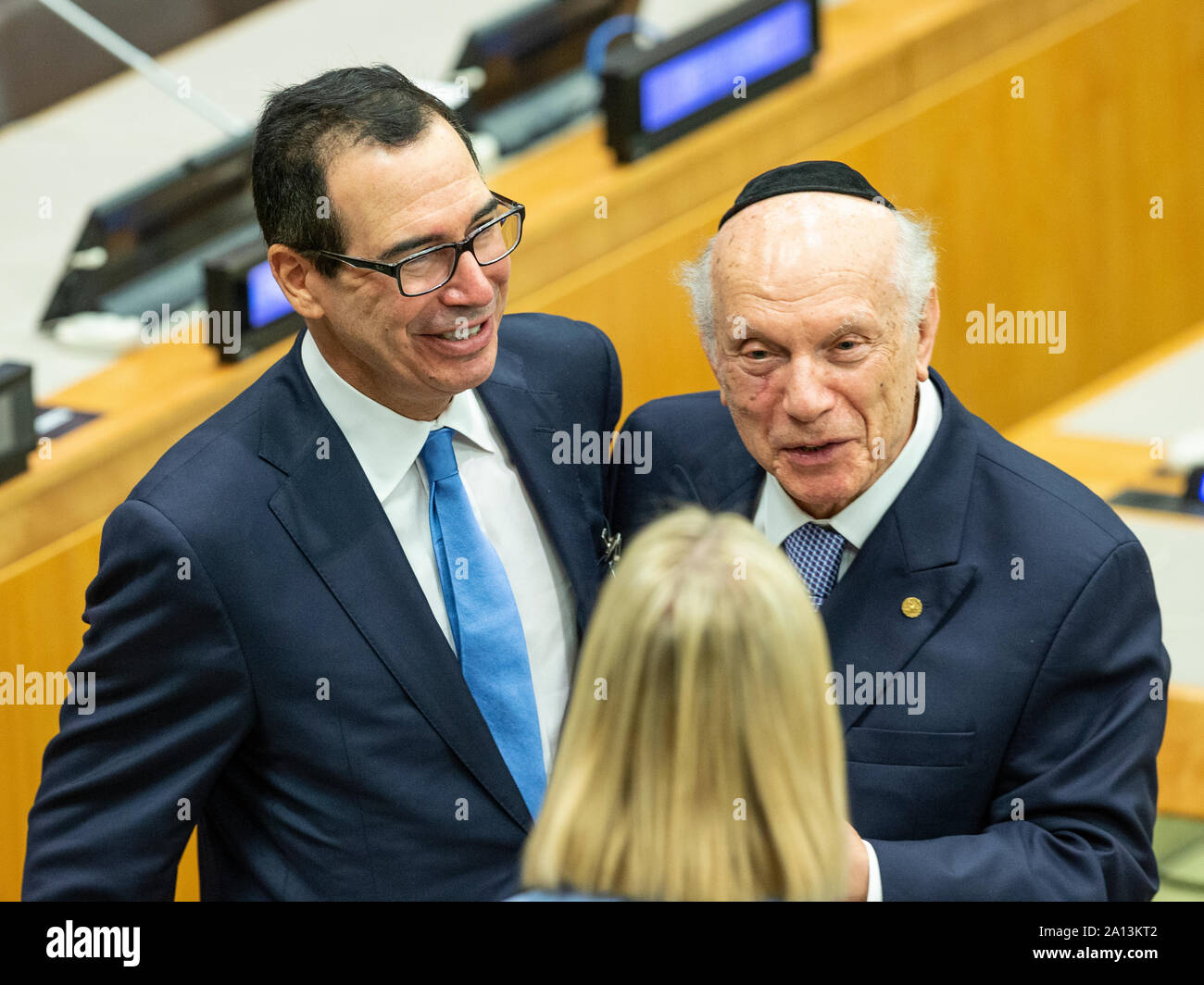 New York, NY - 23 Settembre 2019: Steven Mnuchin e rabbino Arthur Schneier frequentare globale delle Nazioni Unite chiamata a proteggere la libertà religiosa incontro presso la sede delle Nazioni Unite Foto Stock