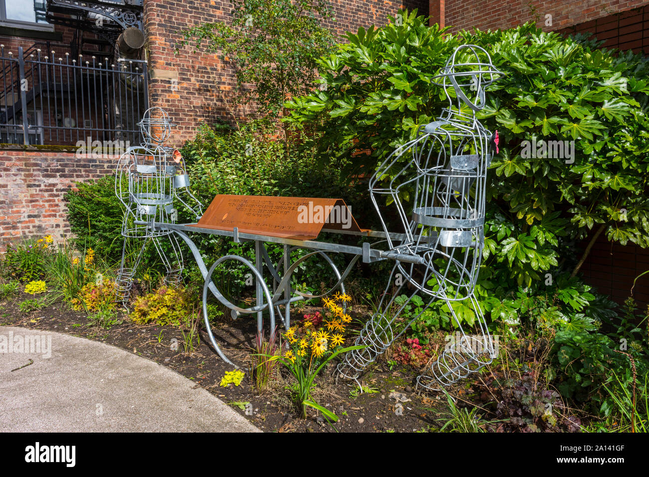 WW1 barellieri, una scultura di ciliegia Chung, a Gallipoli giardini al di fuori del Lancashire Fusiliers Museum, Bury Manchester, Regno Unito Foto Stock