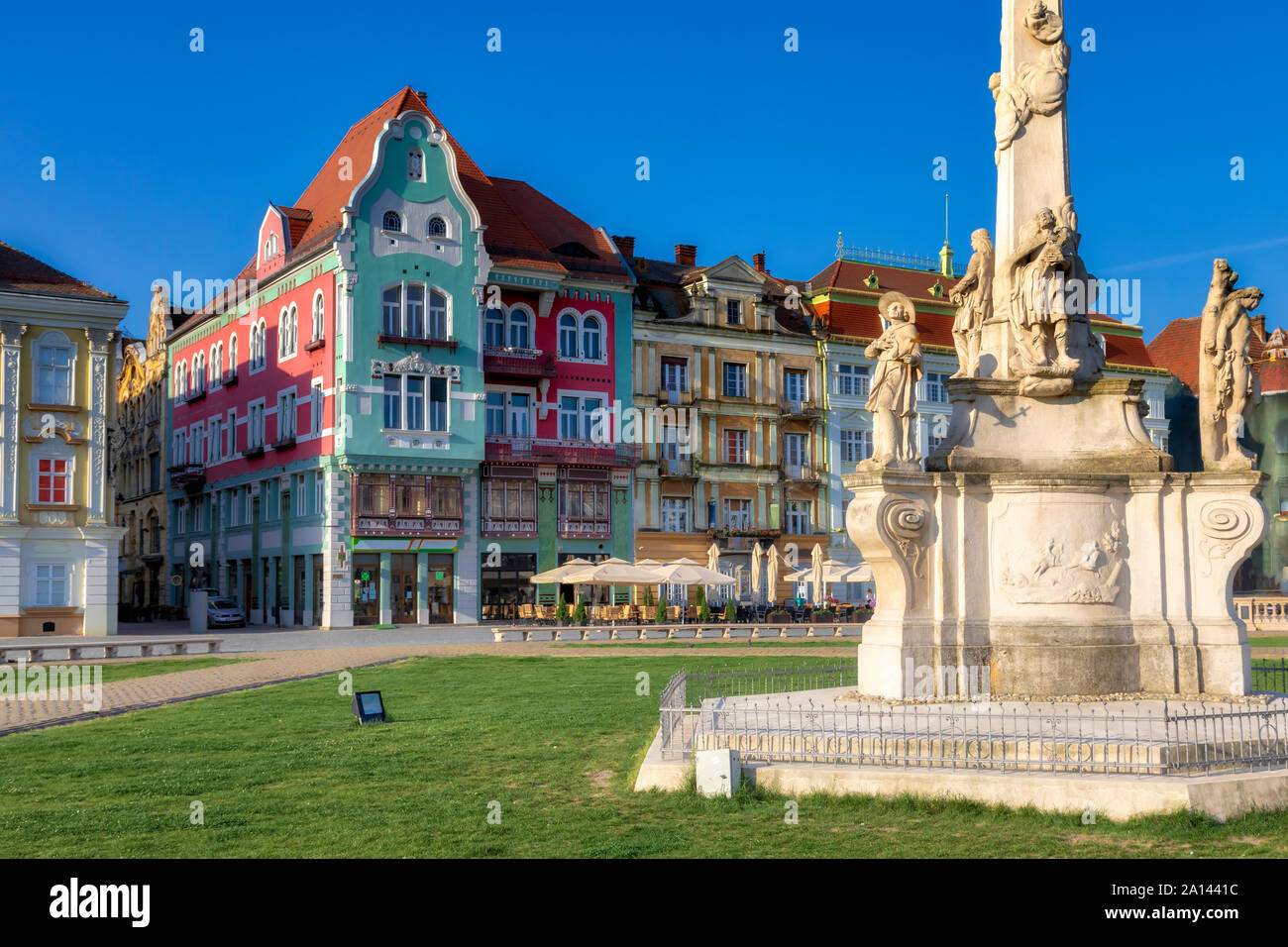 Gli edifici colorati su Union Square. Il centro della città di Timisoara, Romania. Immagine Foto Stock