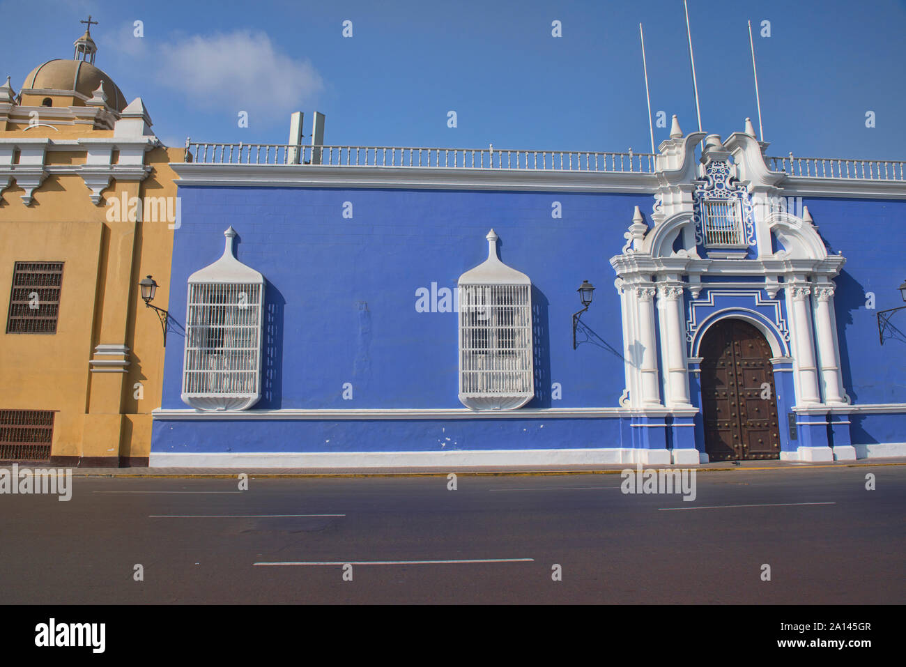 Ornati in ferro battuto l'intelaiatura, un marchio di colonial Trujillo, Perú Foto Stock