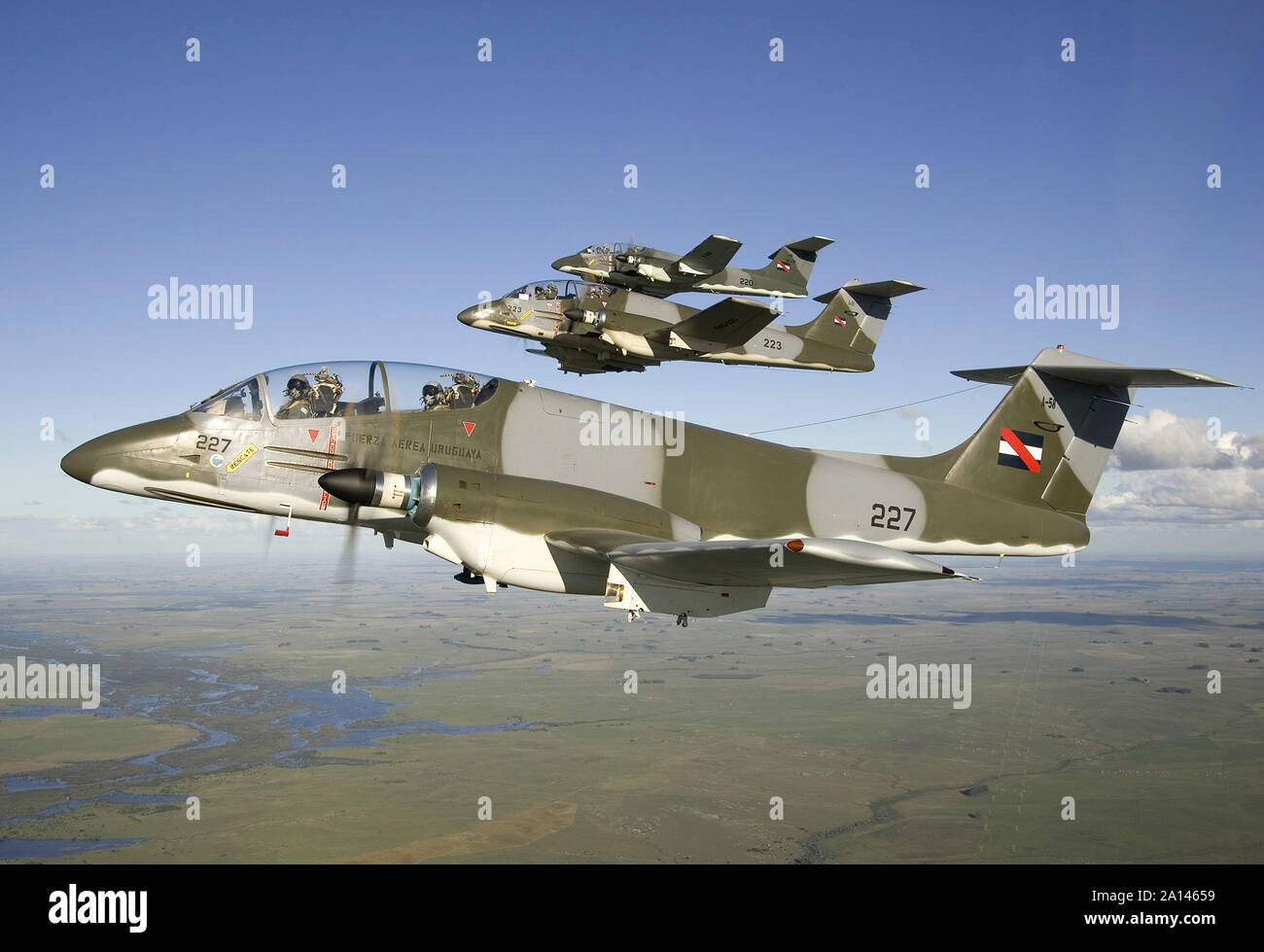 Una formazione di IA-58 Pucara aeromobile della Uruguayan Air Force. Foto Stock