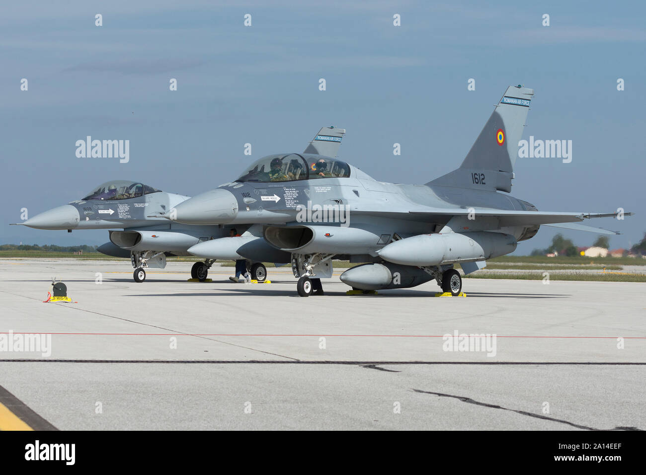 Una coppia di Romanian Air Force F-16 velivoli. Foto Stock