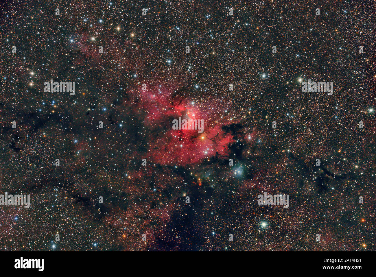 La nebulosa di emissione Sh2-155, la grotta nebulosa. Foto Stock