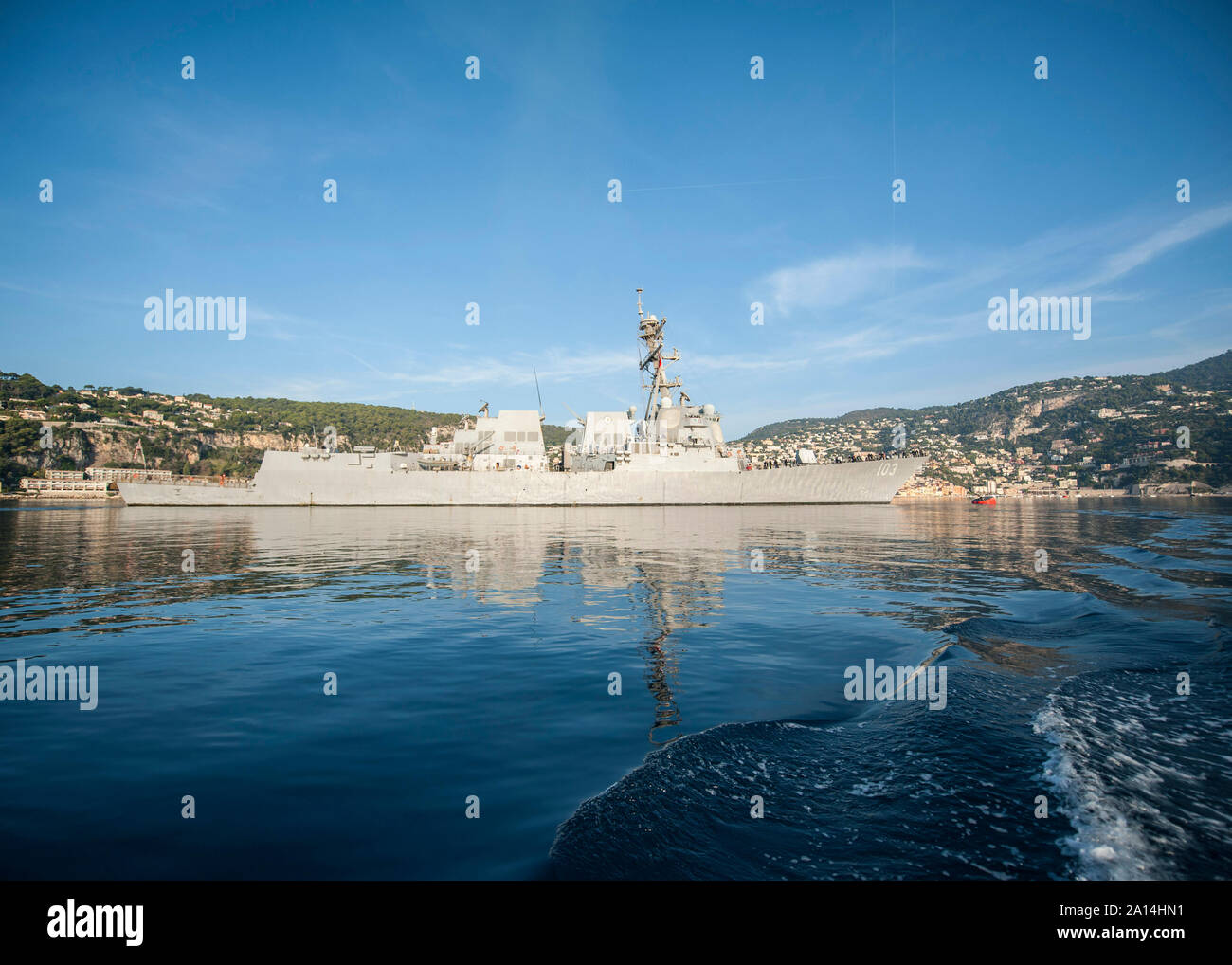 USS Truxtun rende una programmata visita porta a Villefranche, Francia. Foto Stock