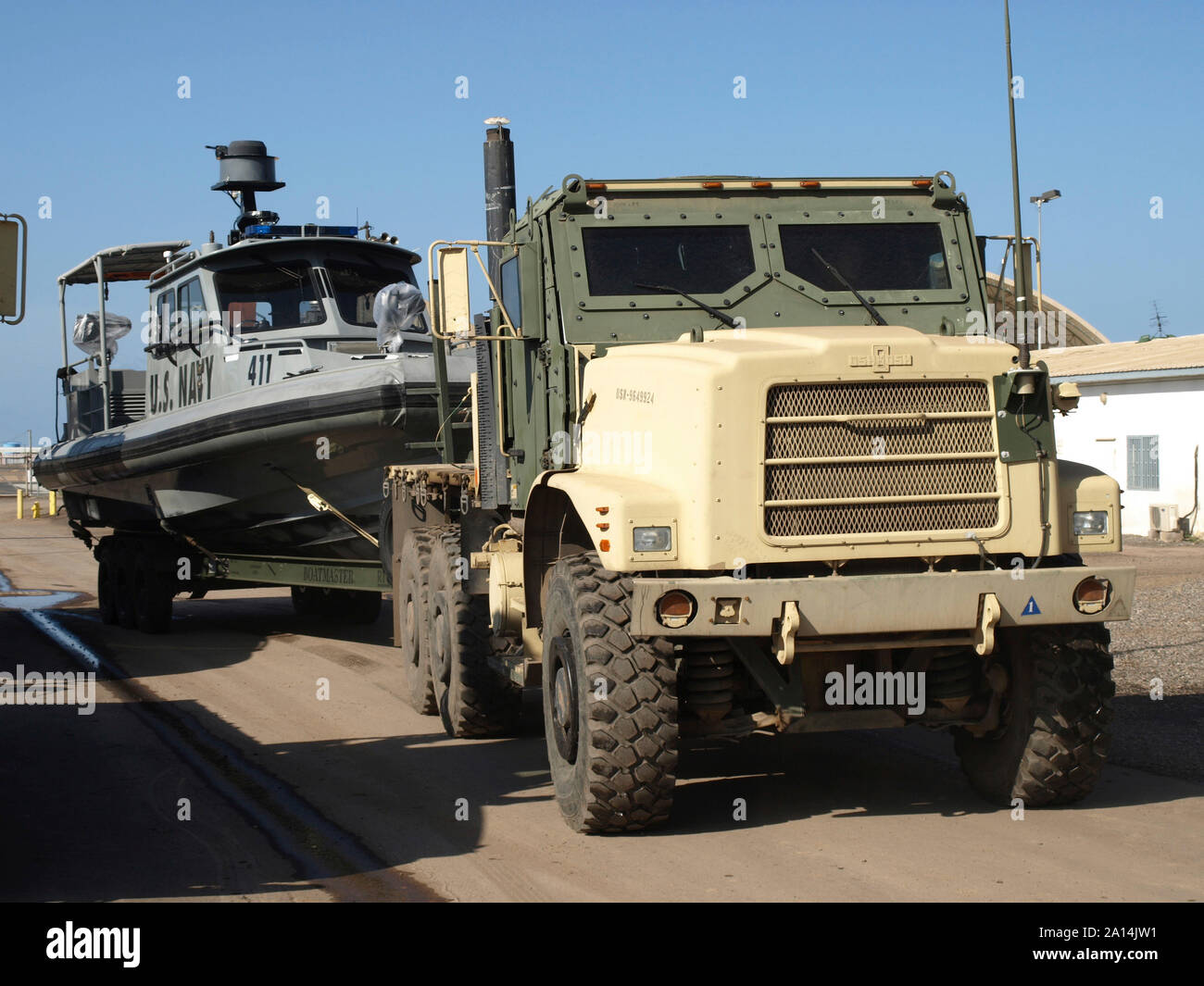 Una tattica militare Sostituzione veicolo matasse di carrello di una imbarcazione di pattuglia. Foto Stock