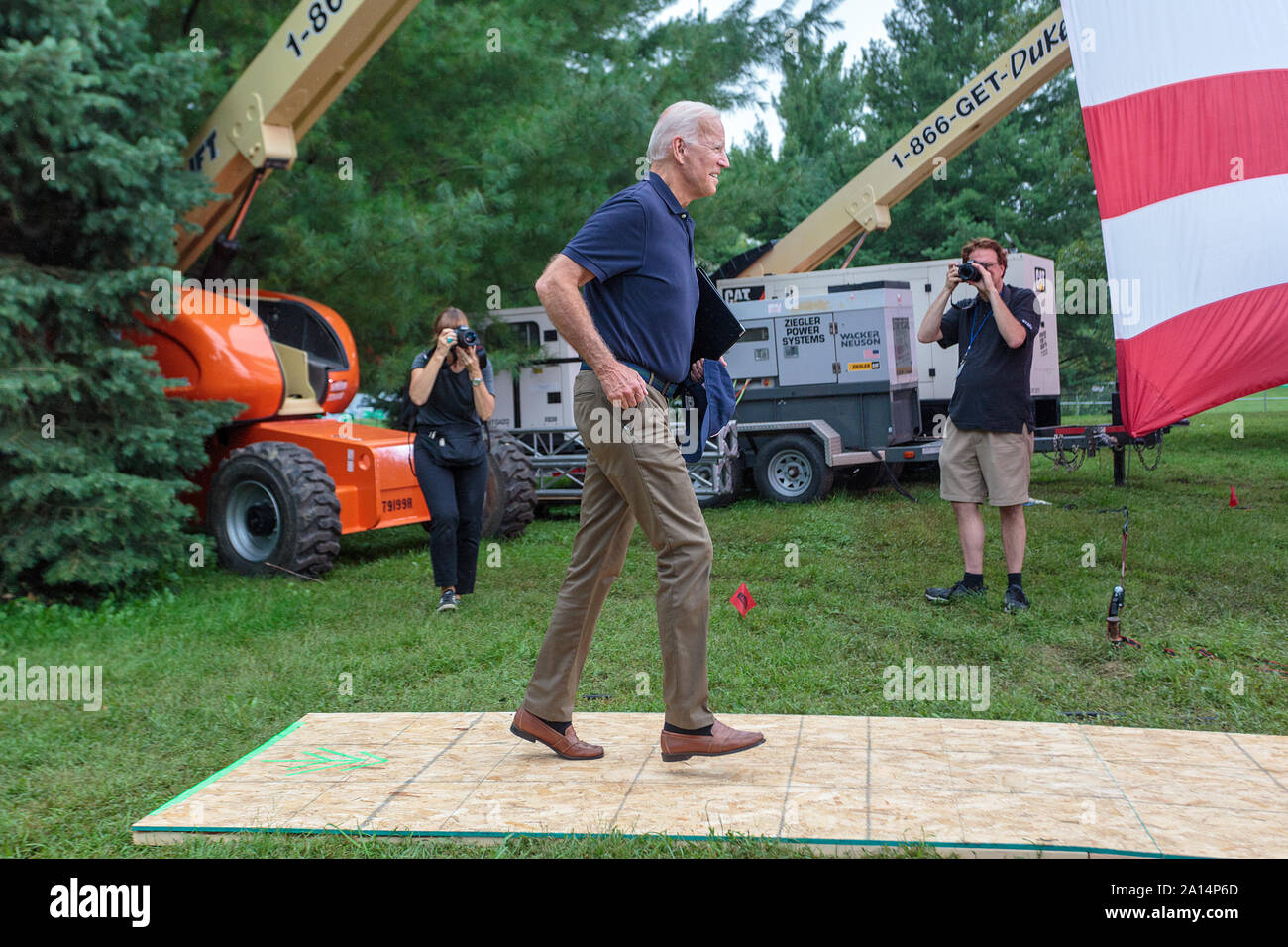 Ex Vicepresidente e candidato presidenziale democratico Joe Biden ha visitato la Polk County Steak RFI presso il parco di acquedotto di Des Moines, Iowa; US Foto Stock