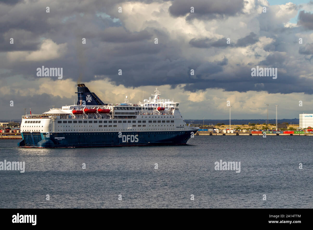 Corona DFDS Seaways che lascia il porto di Copenaghen, Danimarca. Foto Stock