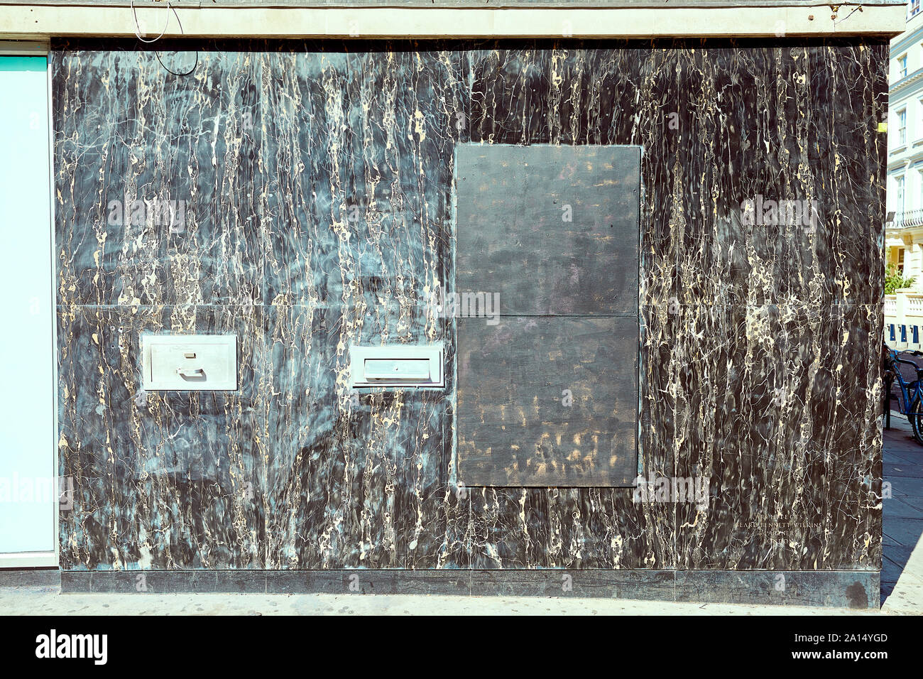 London, Regno Unito - Settembre 12, 2019: Un RBS filiale di banca ha recentemente chiuso nell'area di Notting Hill, il suo bancomat imbarcati. Foto Stock