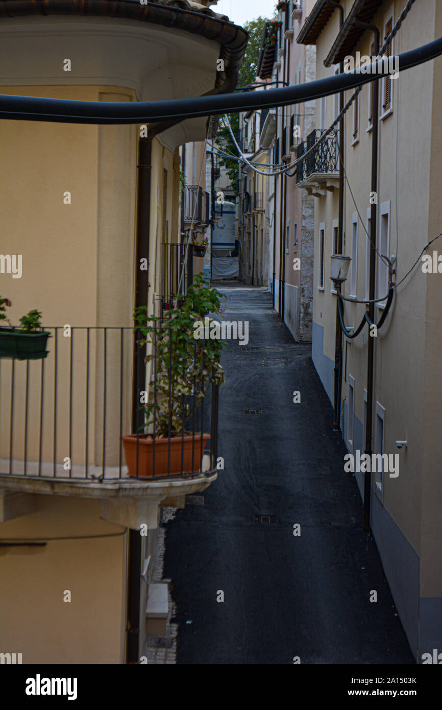 Rivisondoli, L'Aquila, Abruzzo, Italia - 15 Marzo 2019: la scala del centro storico Foto Stock