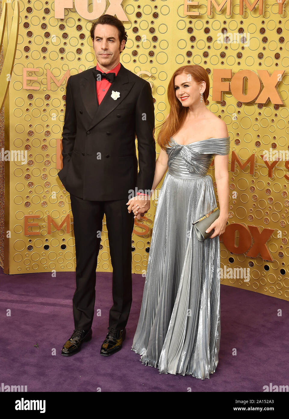 LOS ANGELES, CA - 22 settembre: sacha baron cohen e Isla Fisher frequentare la settantunesima Emmy Awards al teatro di Microsoft il 22 settembre 2019 a Los Angeles, California. Foto Stock