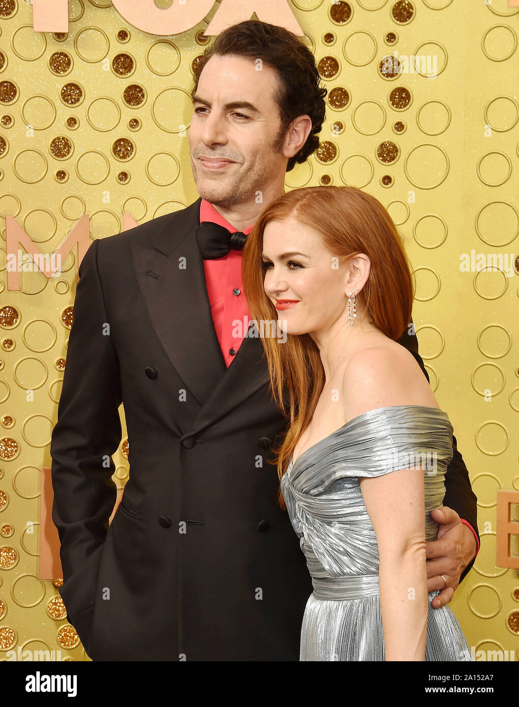 LOS ANGELES, CA - 22 settembre: sacha baron cohen e Isla Fisher frequentare la settantunesima Emmy Awards al teatro di Microsoft il 22 settembre 2019 a Los Angeles, California. Foto Stock