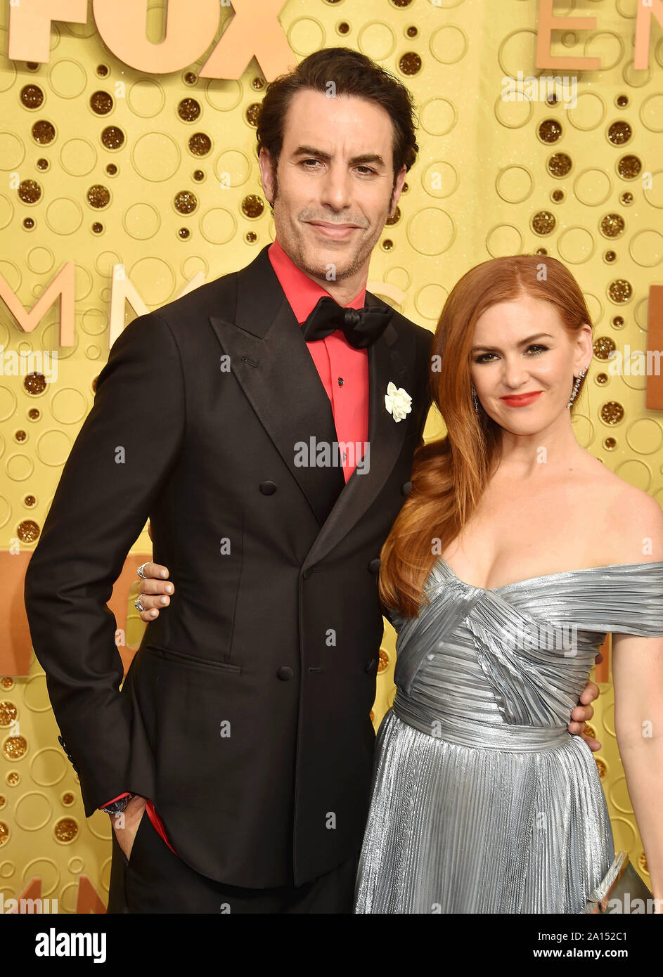 LOS ANGELES, CA - 22 settembre: sacha baron cohen e Isla Fisher frequentare la settantunesima Emmy Awards al teatro di Microsoft il 22 settembre 2019 a Los Angeles, California. Foto Stock