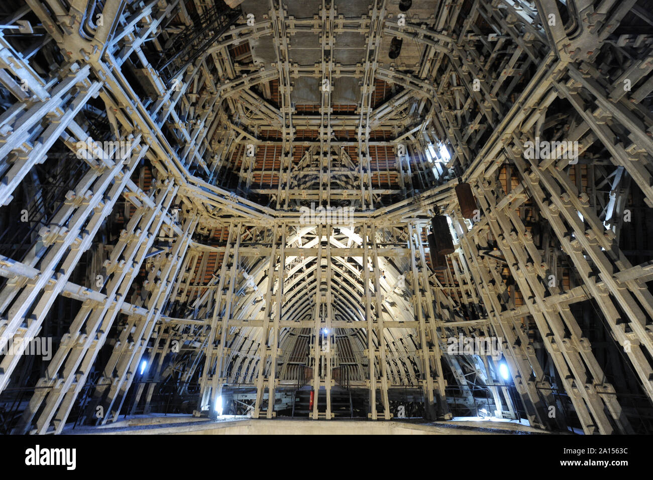 Reims (Francia settentrionale): quadro concreto della cattedrale di Reims ("la cattedrale di Notre-dame de Reims"). Struttura di calcestruzzo ricostruito negli anni venti dopo la p Foto Stock
