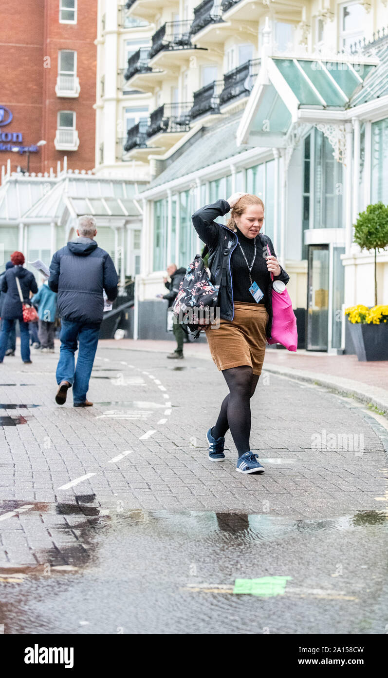 Brighton, Regno Unito. Il 24 settembre 2019. Partito Laburista Conferenza annuale 2019, Centro di Brighton e Brighton, Inghilterra, Regno Unito. 24th. Settembre, 2019. Tempo umido si compiace del partito laburista e dei delegati dei membri del partito laburista conferenza annuale. Credito: Alan Beastall/Alamy Live News. Foto Stock