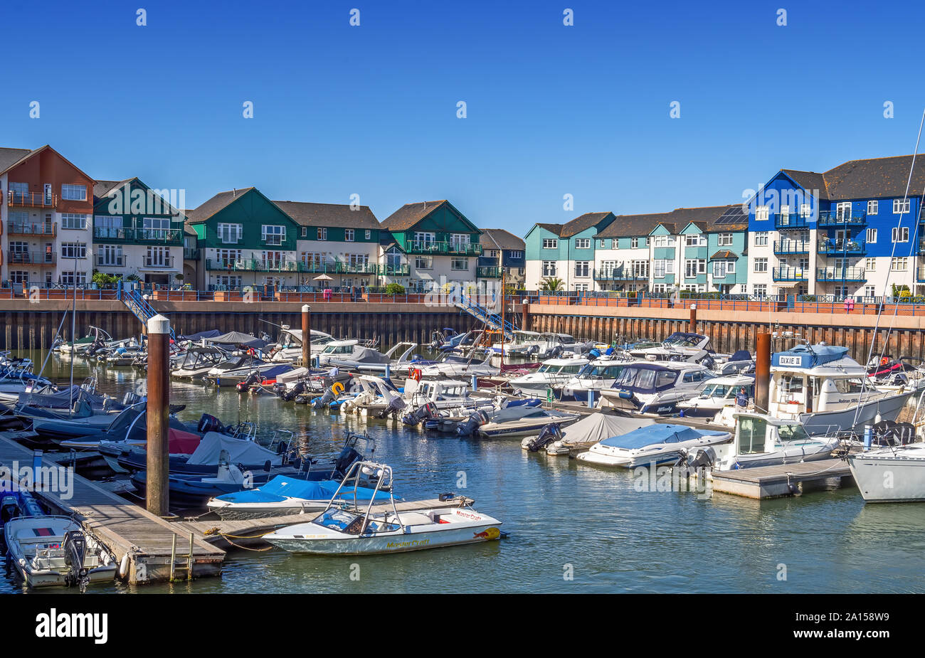 EXMOUTH MARINA, Devon, Regno Unito - 20 settembre 2019: Il moderno e abbastanza nuova marina a Exmouth, con barche. Foto Stock