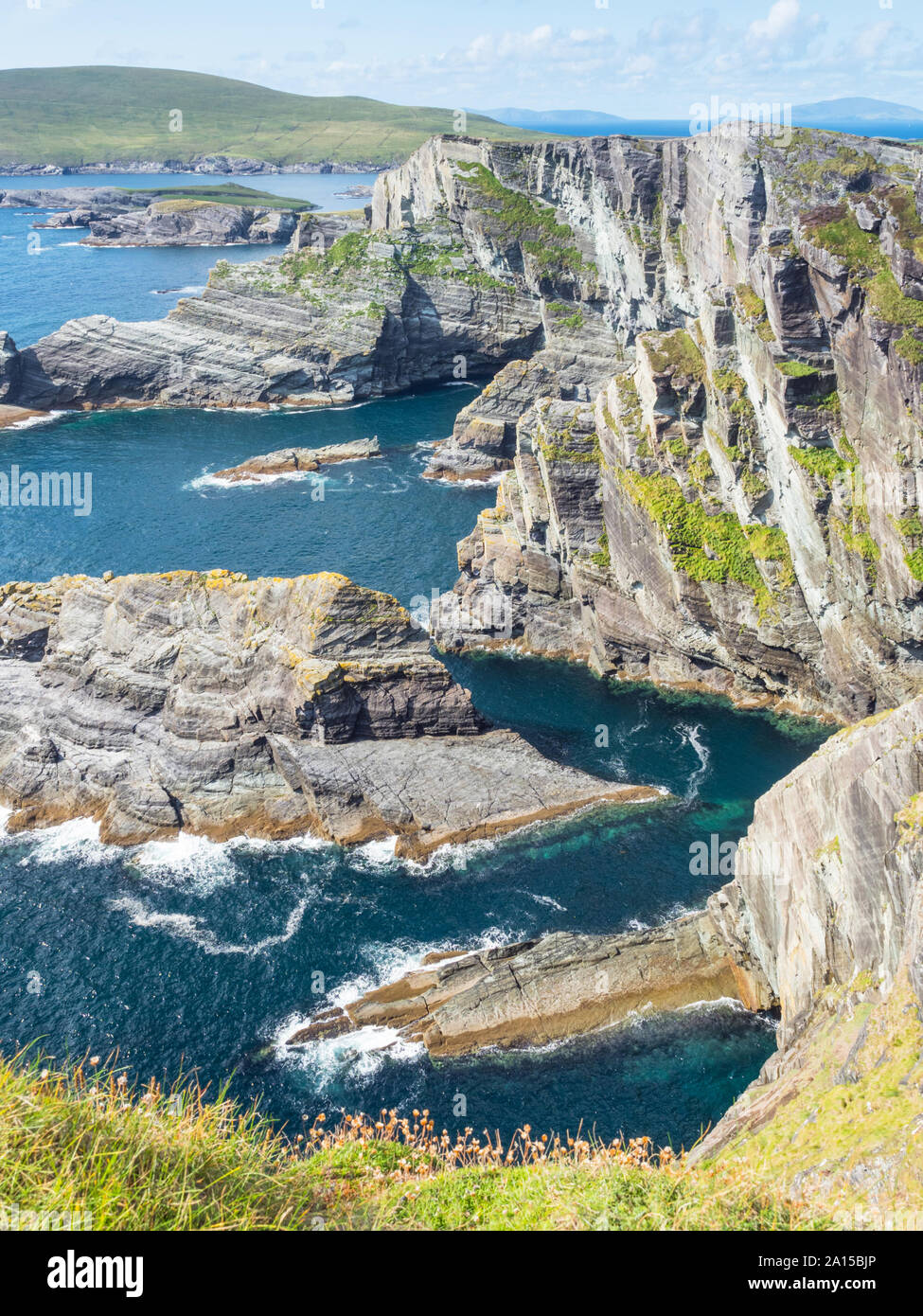 Le spettacolari scogliere di Kerry sono situati sulla costa di Skellig nella Contea di Kerry in Irlanda. Foto Stock