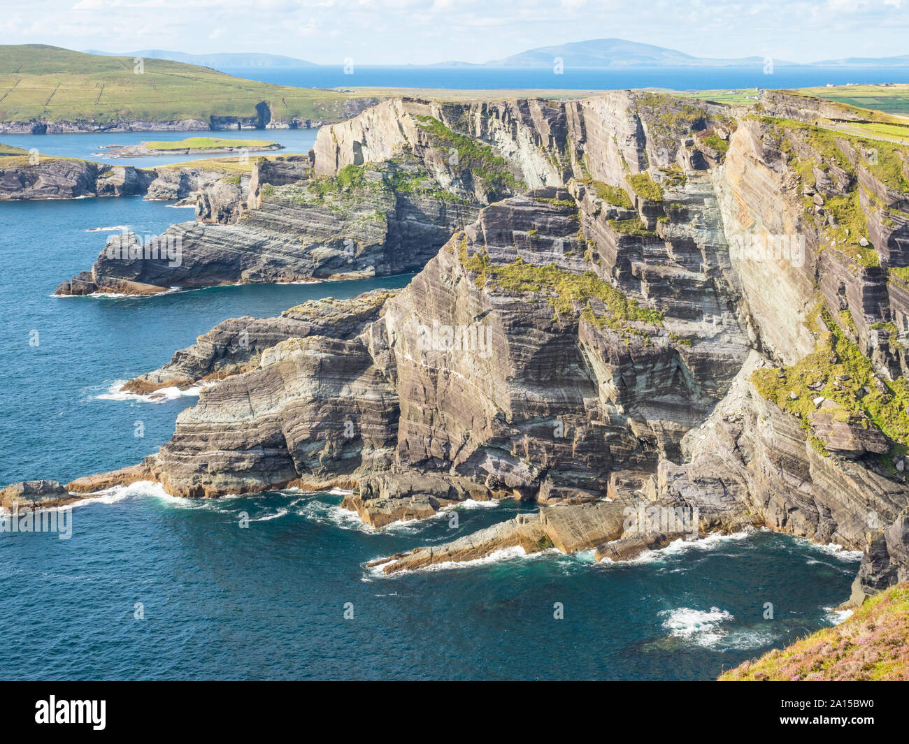 Le spettacolari scogliere di Kerry sono situati sulla costa di Skellig nella Contea di Kerry in Irlanda. Foto Stock