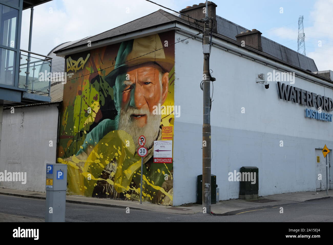 Illustrazione fotorealistica da Arcy di un pescatore sulla parete a Waterford, Irlanda Foto Stock