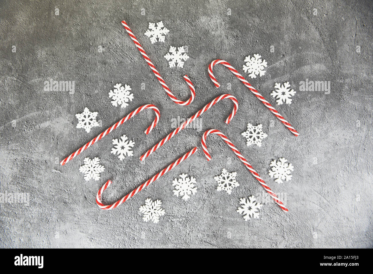 Christmas background / christmas decoration with snow and candy cane festive xmas winter and Happy New Year object holiday concept , top view copy spa Foto Stock