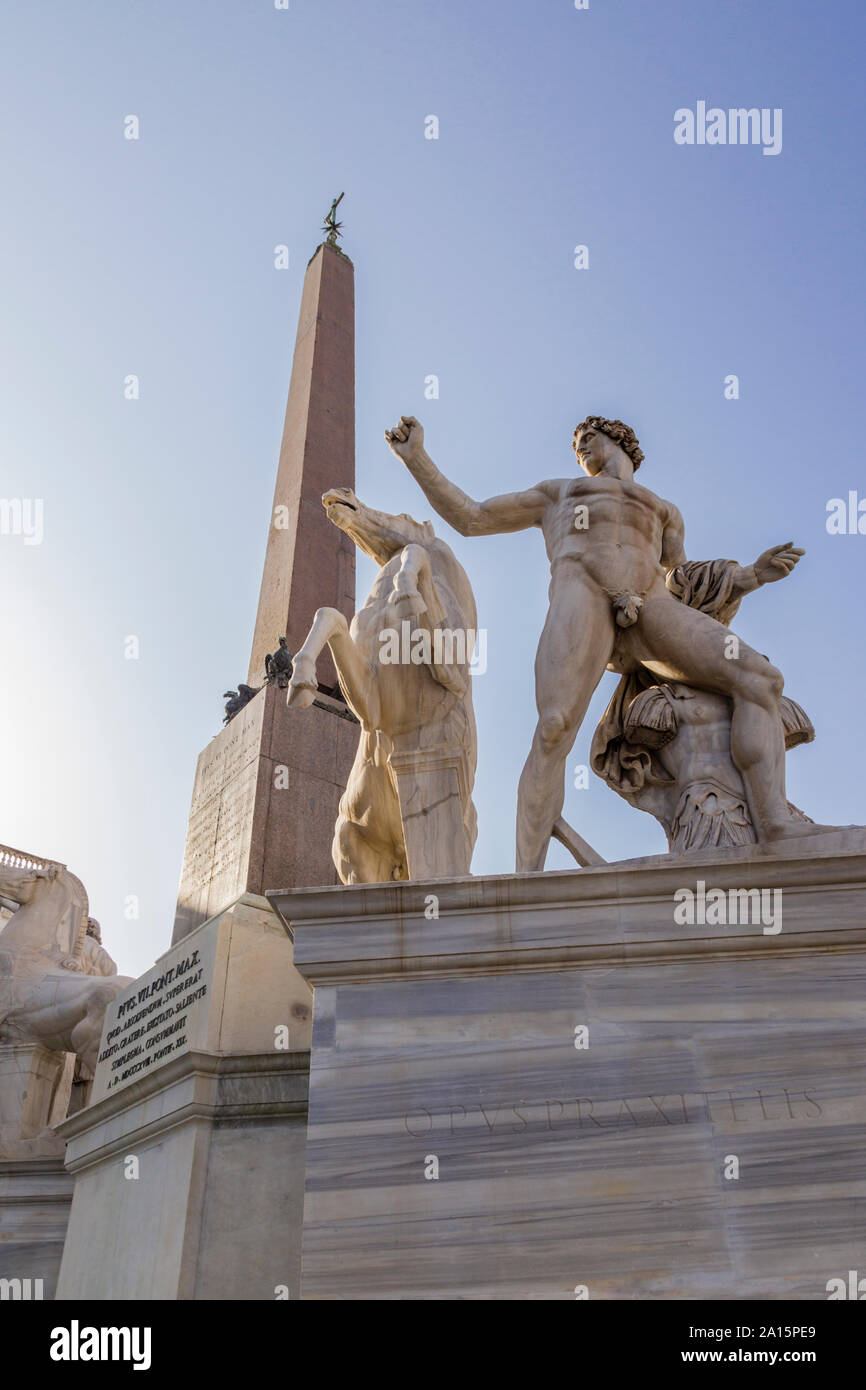 Obelisco e Fontana di Castore e Polluce, nella Piazza del Quirinale, Roma Foto Stock