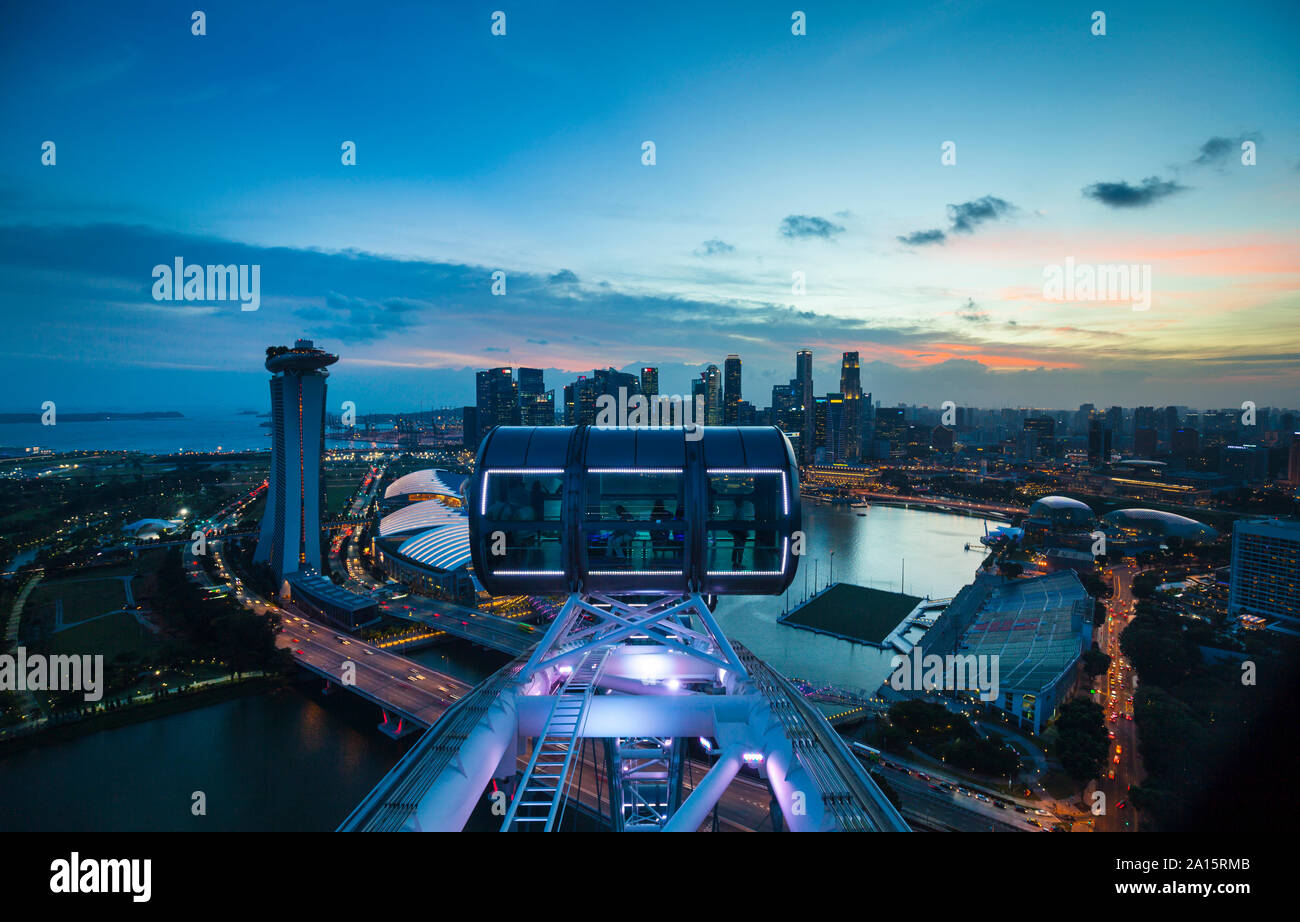 Skyline dal Singapore Flyer ruota panoramica Ferris, Singapore Foto Stock