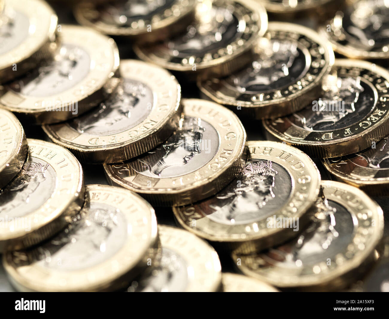 Finanza ed economia, UK pound monete in righe Foto Stock