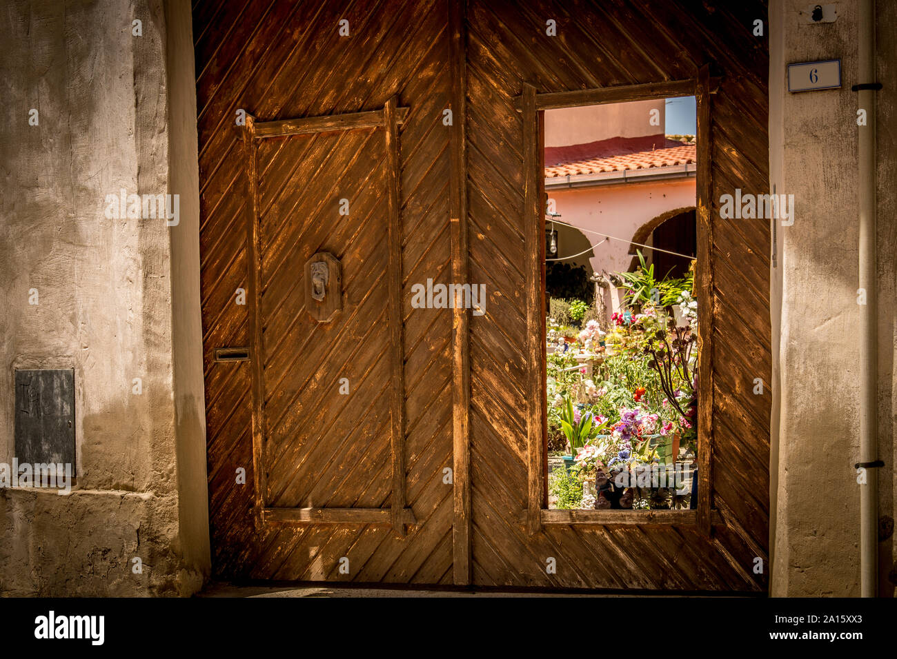 Aprire lo sportello per il giardino segreto Foto Stock