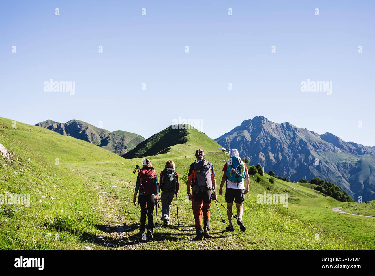 Gruppo di escursionisti a piedi nei monti, Orobie, Lecco, Italia Foto Stock