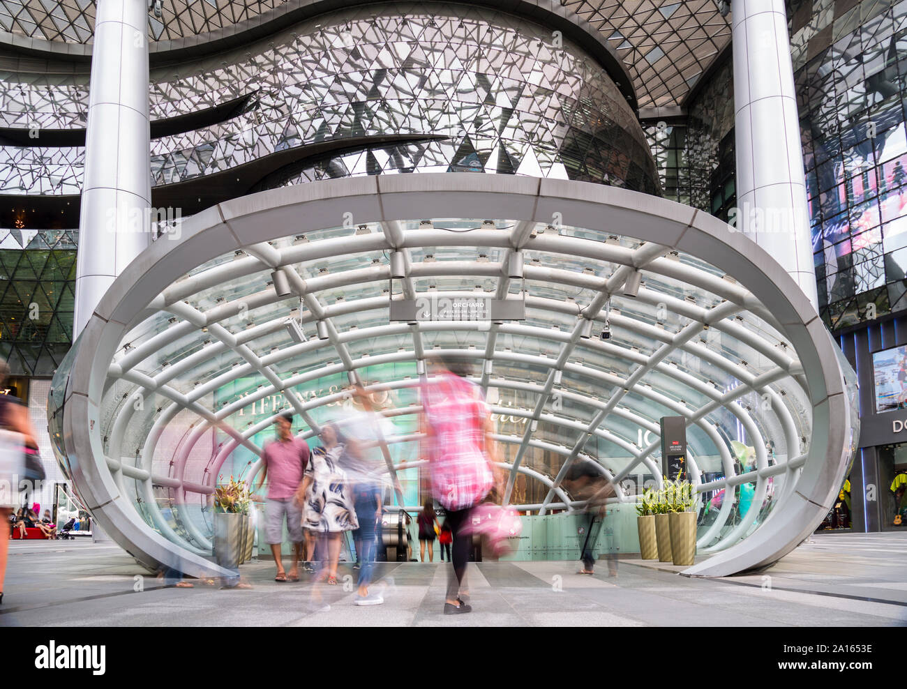 Ingresso stazione MRT di Orchard Road shopping mall, Singapore Foto Stock