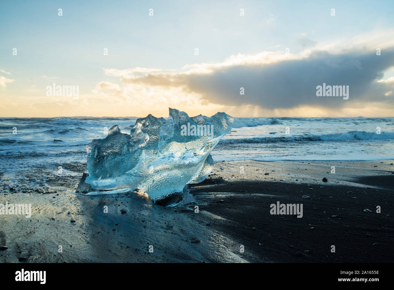 L'Islanda, Sud Islanda, Fjallsarlon lago glaciale al tramonto Foto Stock