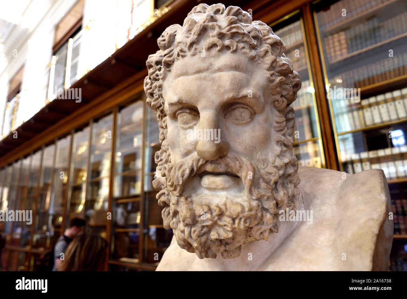 Busto in marmo di Ercole (copia romana di un originale greco) in Grenville biblioteca, British Museum, Bloomsbury, Londra, Inghilterra, Regno Unito. Foto Stock