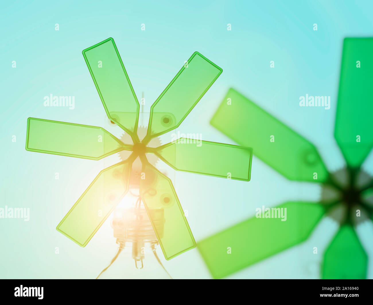 Energia verde, scienza esperimento di come energia di vento produce potenza Foto Stock