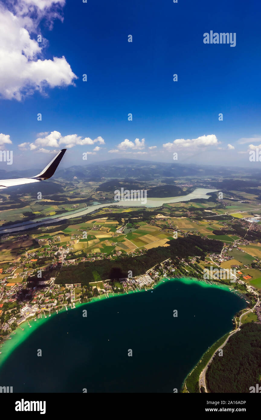 Austria, Carinzia, Klagenfurt, campi e Worthersee visto dall'aeroplano Foto Stock