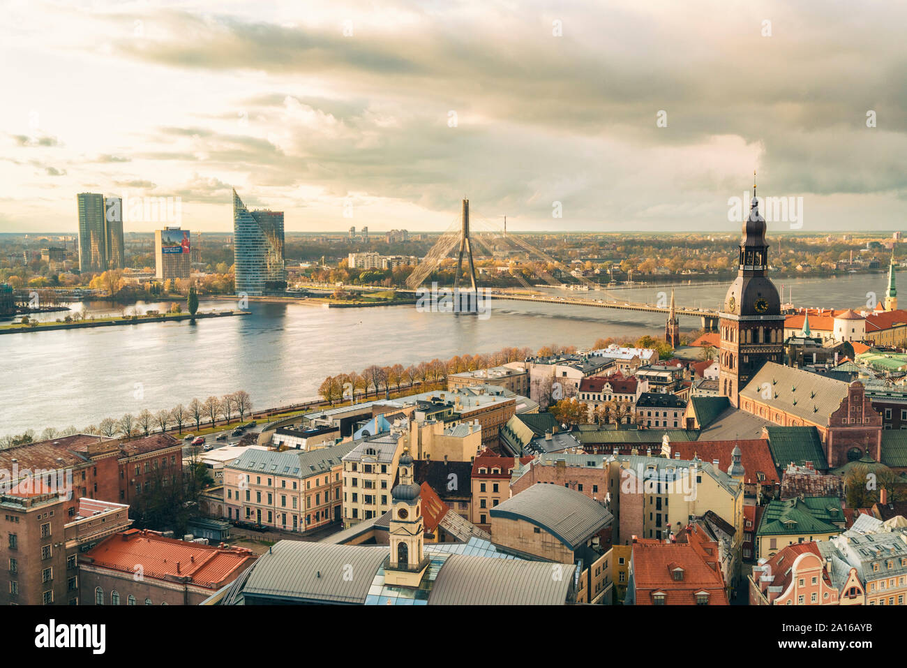 Vista della città dall'alto, Riga, Lettonia Foto Stock