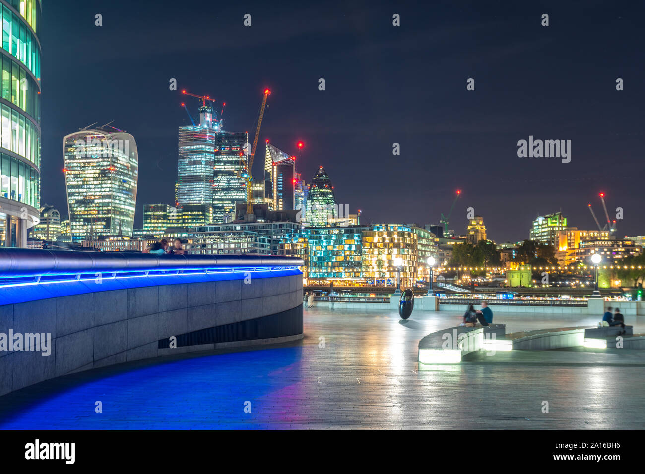 Skyline di Londra City con Southbank vicino al Town Hall di Londra, Regno Unito Foto Stock