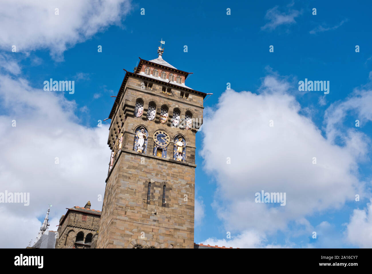 Dh il Castello di Cardiff Cardiff Galles Marchese di Bute ornato di clock tower Foto Stock