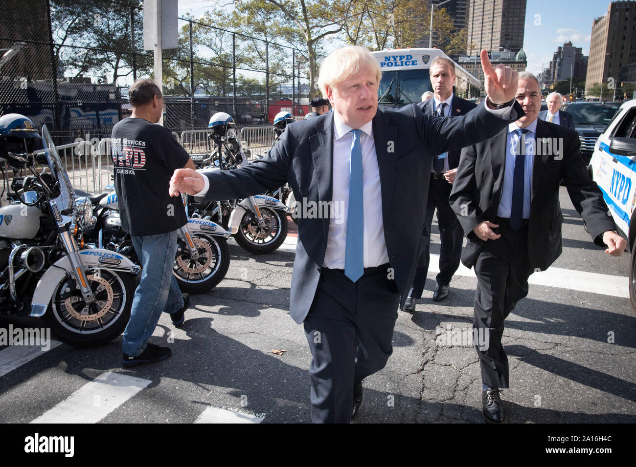 Il primo ministro Boris Johnson entra nella sede delle Nazioni Unite a New York dove ha frequentato la 74a sessione dell'Assemblea generale delle Nazioni Unite. Foto Stock