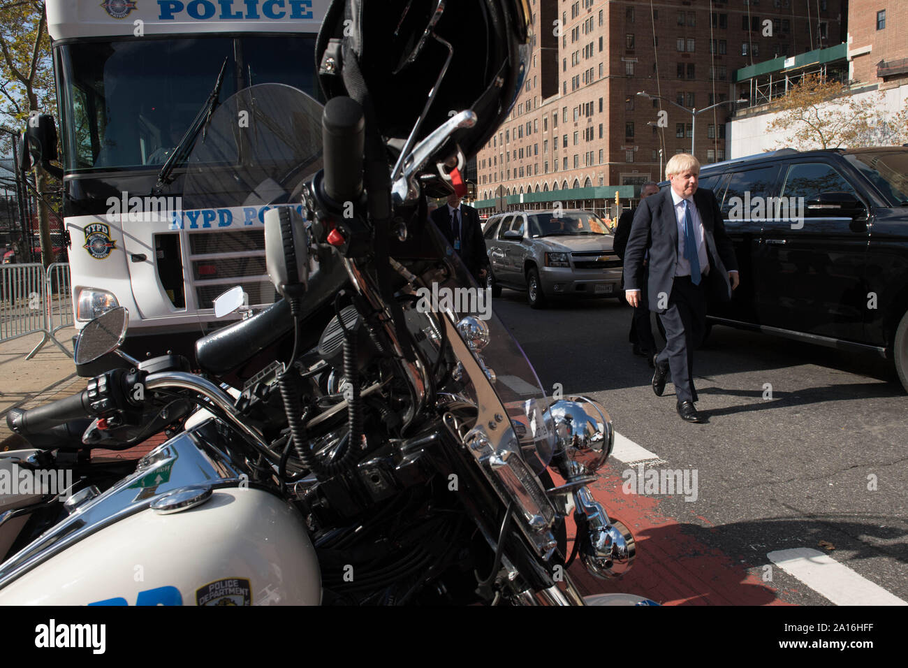 Il primo ministro Boris Johnson arriva presso la sede delle Nazioni Unite a New York dove ha frequentato la 74a sessione dell'Assemblea generale delle Nazioni Unite. Foto Stock
